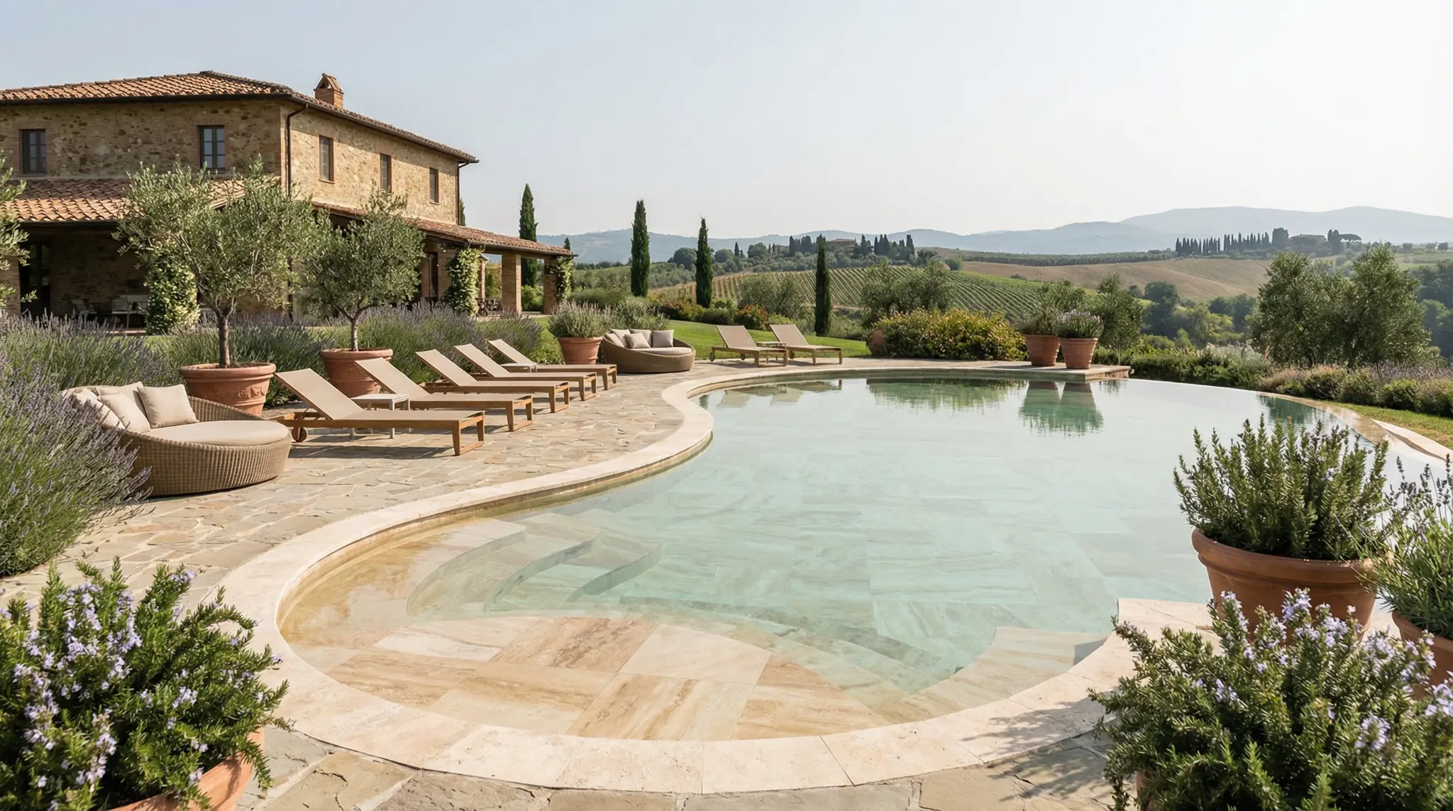 Piscina e giardino con vista sulle colline